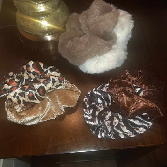 2Fuzzy or Velvet Hair Scrunchy / Ties - Picture 2 of 5